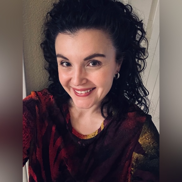 Meet your Posher, Erin - Picture 3 of 5